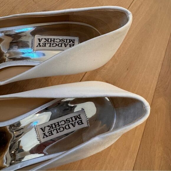 Badgley Mischka
Women's Cher Crystal Buckle Pumps - Picture 9 of 10